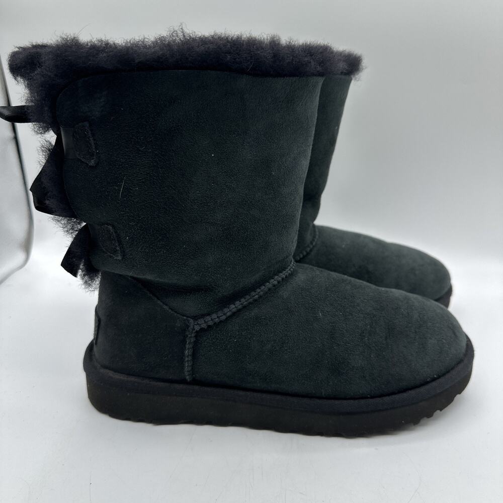 UGG Bailey Bow II Black Suede Sheepskin Boots Women’s Size 7 1016225
